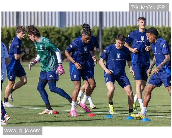 足球明星在比赛中精彩防守瞬间高清图集展示